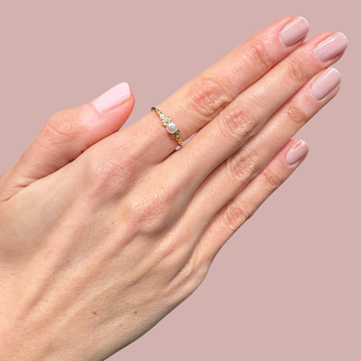 Cluster Single Pearl Ring