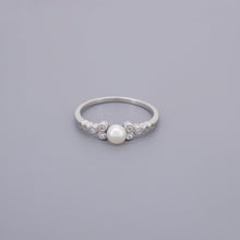 Cluster Single Pearl Ring