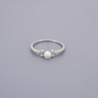 Cluster Single Pearl Ring