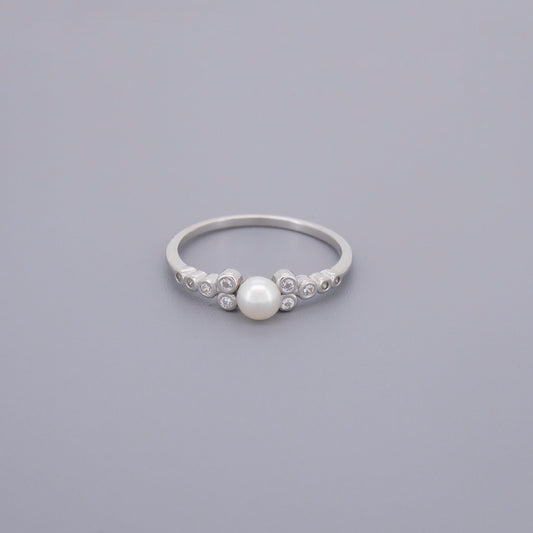 Cluster Single Pearl Ring