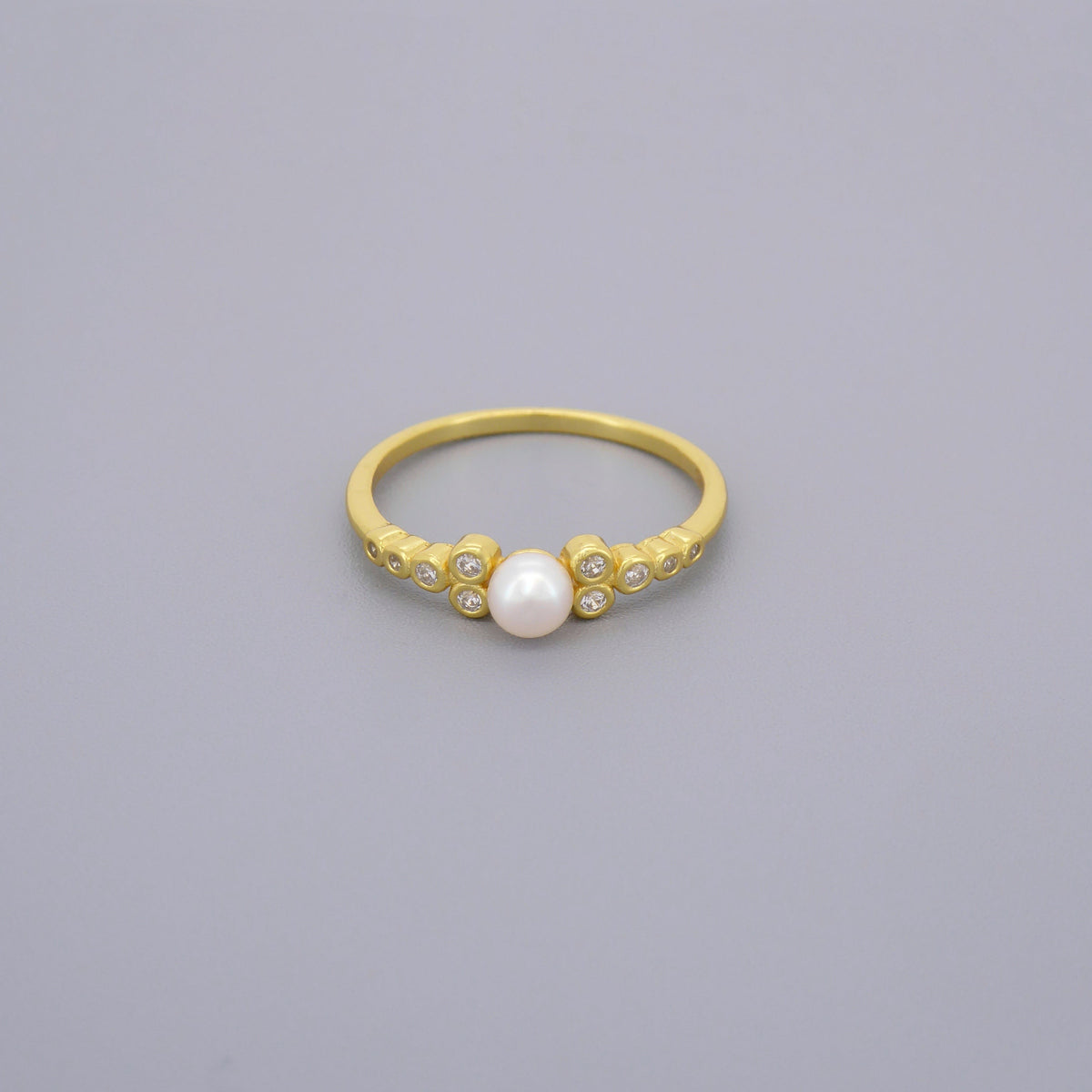 Cluster Single Pearl Ring