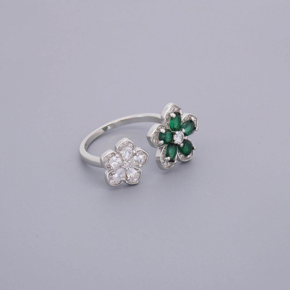 Adjustable Green Flowers Rings