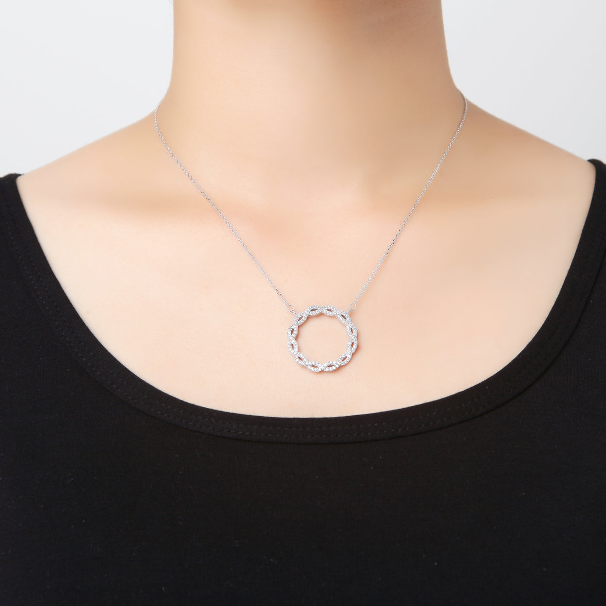 Screwed Circle Necklaces