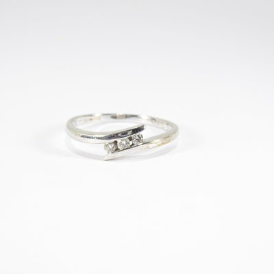 British Vintage 0.10ct Diamond Three Stones Engagement Ring , 9ct White Gold  ( UK O - US 7 / 15mm )