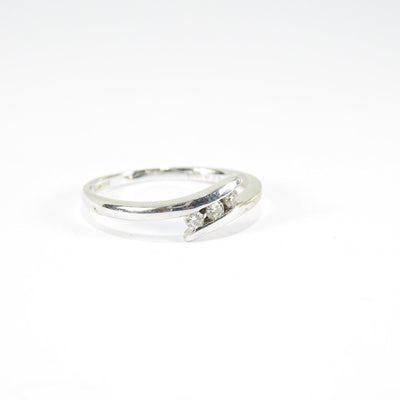 British Vintage 0.10ct Diamond Three Stones Engagement Ring , 9ct White Gold  ( UK O - US 7 / 15mm )