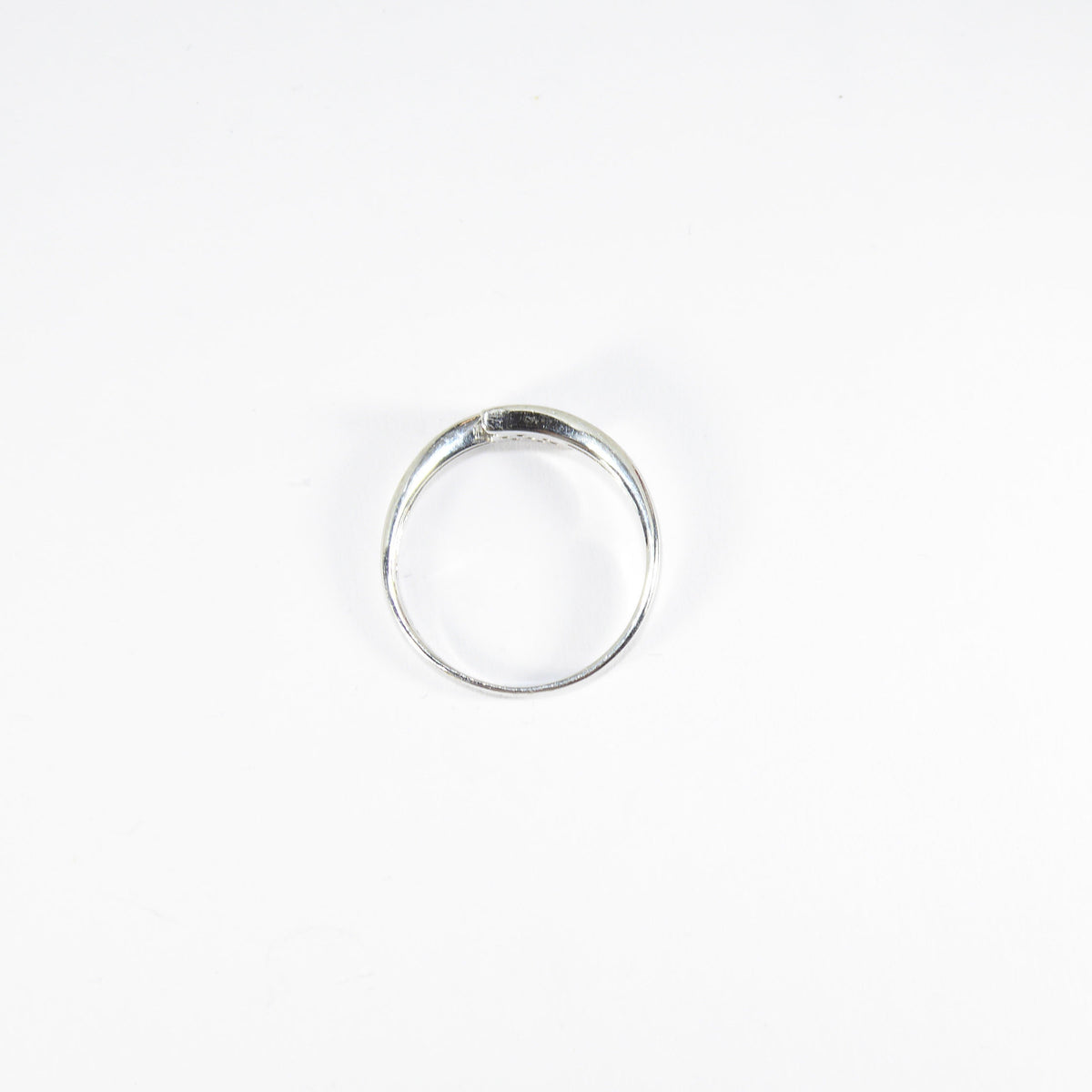 British Vintage 0.10ct Diamond Three Stones Engagement Ring , 9ct White Gold  ( UK O - US 7 / 15mm )