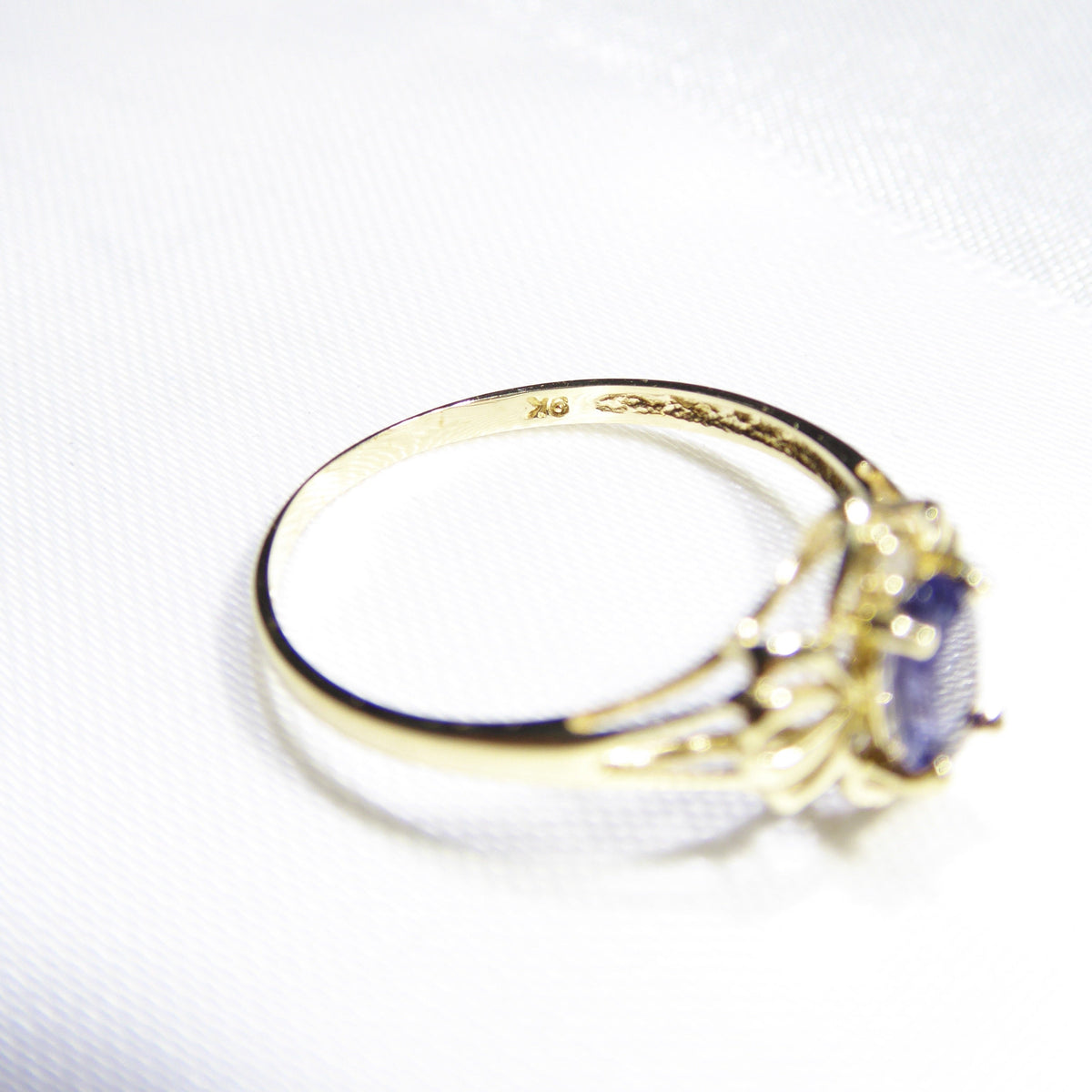 British Vintage Tanzanite & Diamond Ring , 9ct Solid Yellow Gold ( UK O - US 7 / 15mm )