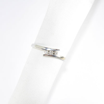 British Vintage 0.10ct Diamond Three Stones Engagement Ring , 9ct White Gold  ( UK O - US 7 / 15mm )