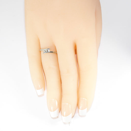 British Vintage 0.10ct Diamond Three Stones Engagement Ring , 9ct White Gold  ( UK O - US 7 / 15mm )
