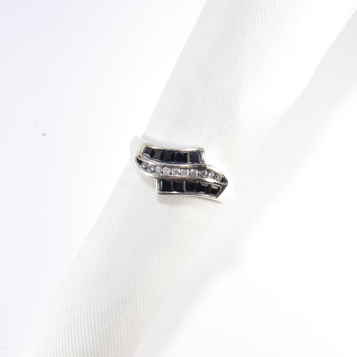 British Unique Vintage Sapphire & Diamond Ring, 9ct White Gold ( UK O - US 7 )