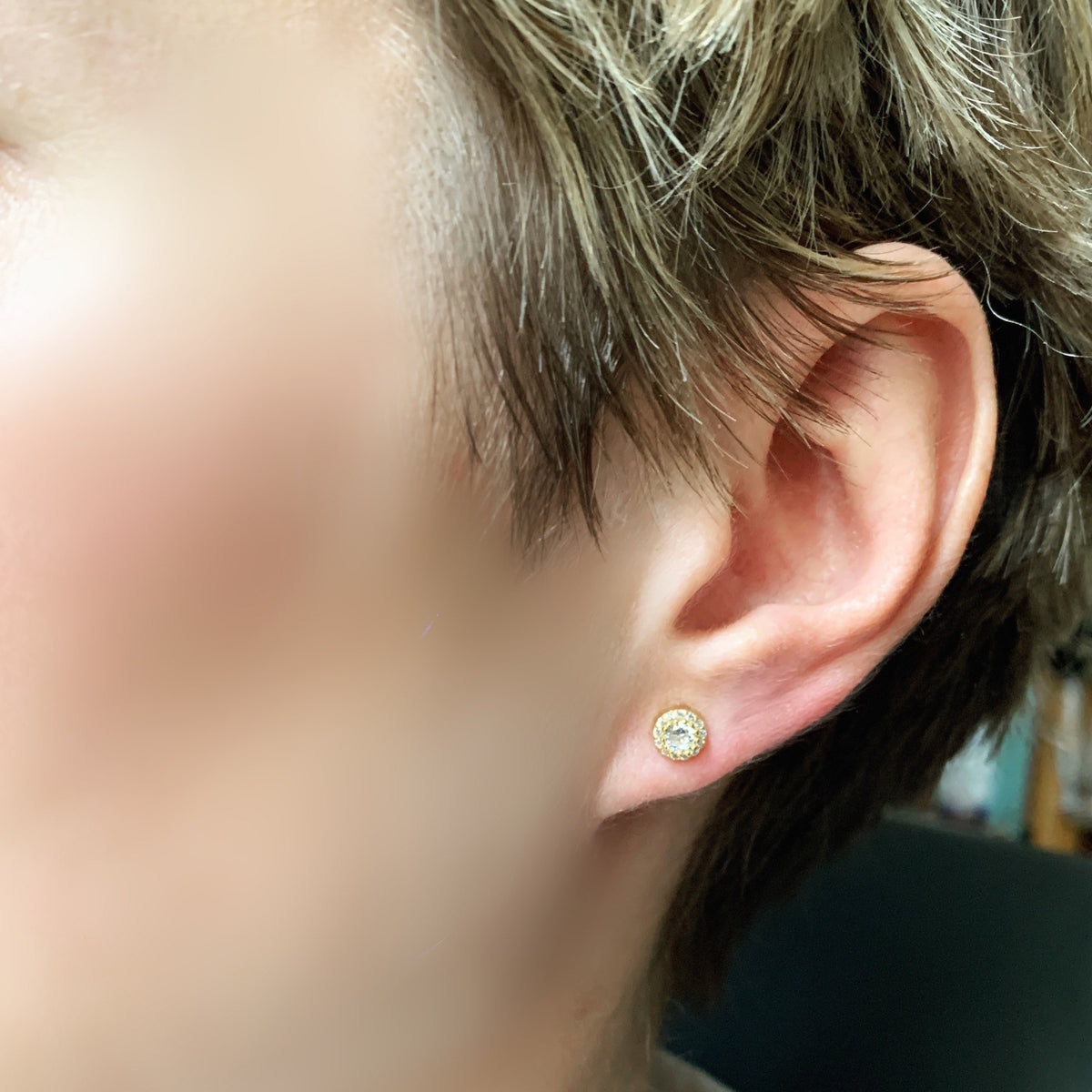 Small Lux Single Stone Stud Earrings