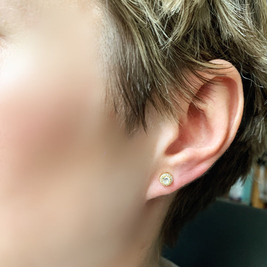 Small Lux Single Stone Stud Earrings
