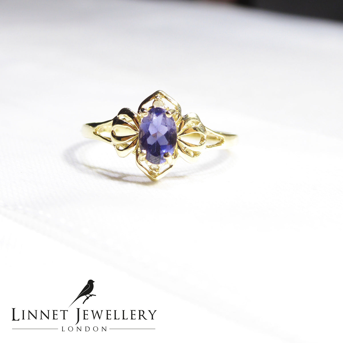 British Vintage Tanzanite & Diamond Ring , 9ct Solid Yellow Gold ( UK O - US 7 / 15mm )