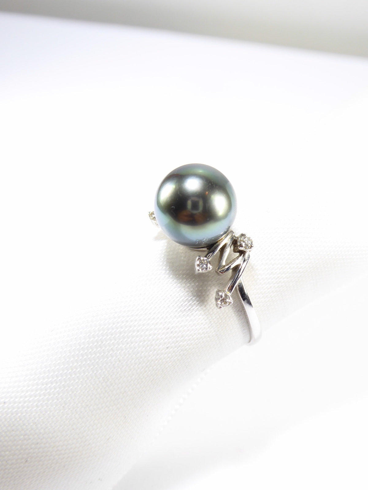 Unique British Vintage 9mm Haitian Pearl & Diamond Ring , 9k Solid White Gold ( UK P - US 7.5 - 16mm )