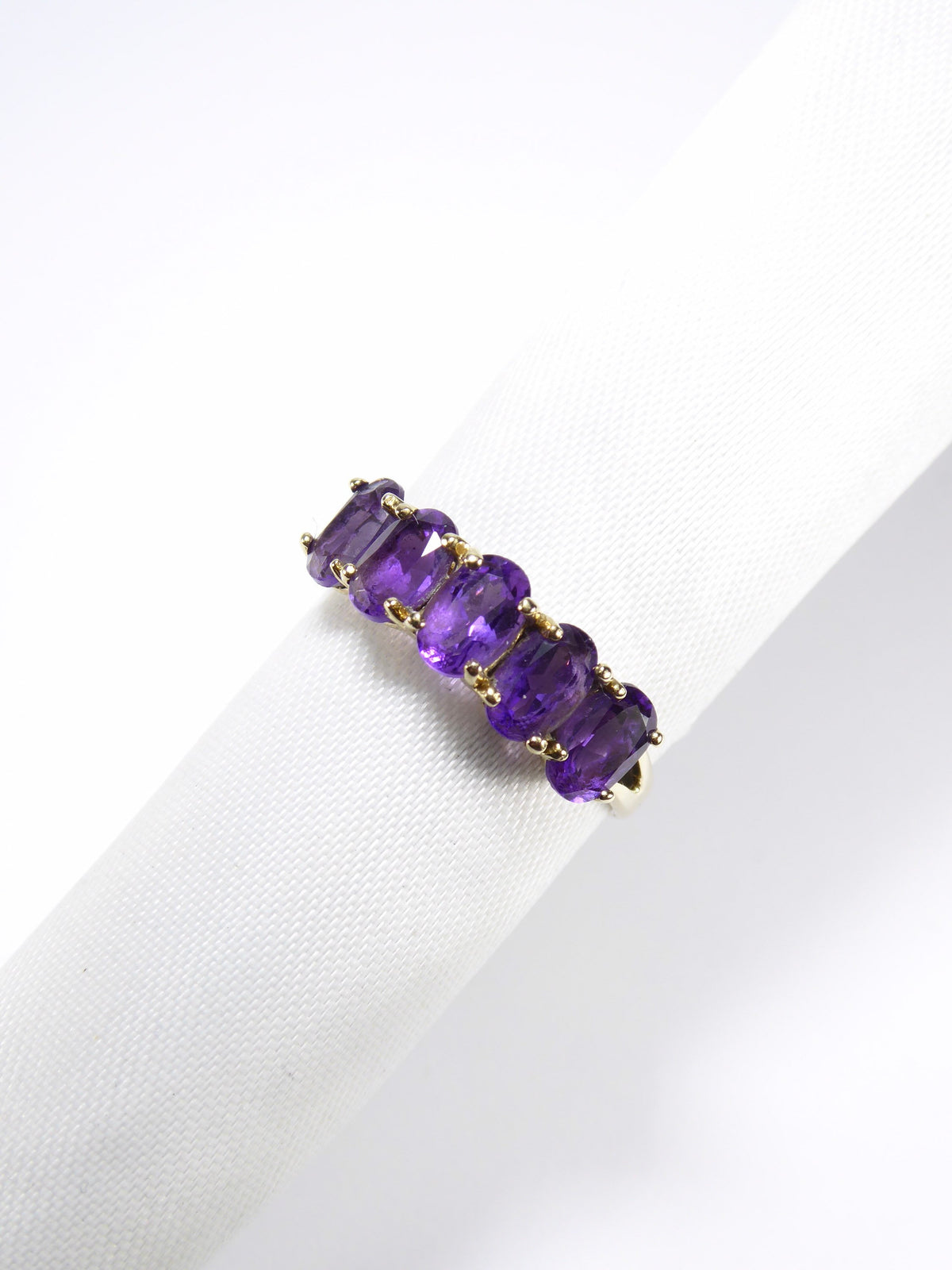 Vintage British Amethyst Ring , 9k Solid Gold ( UK P , US 7.5 , 16mm )