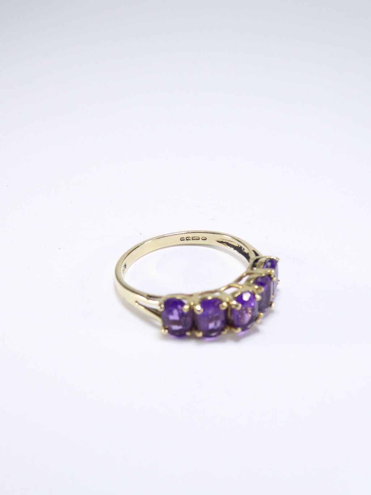 Vintage British Amethyst Ring , 9k Solid Gold ( UK P , US 7.5 , 16mm )