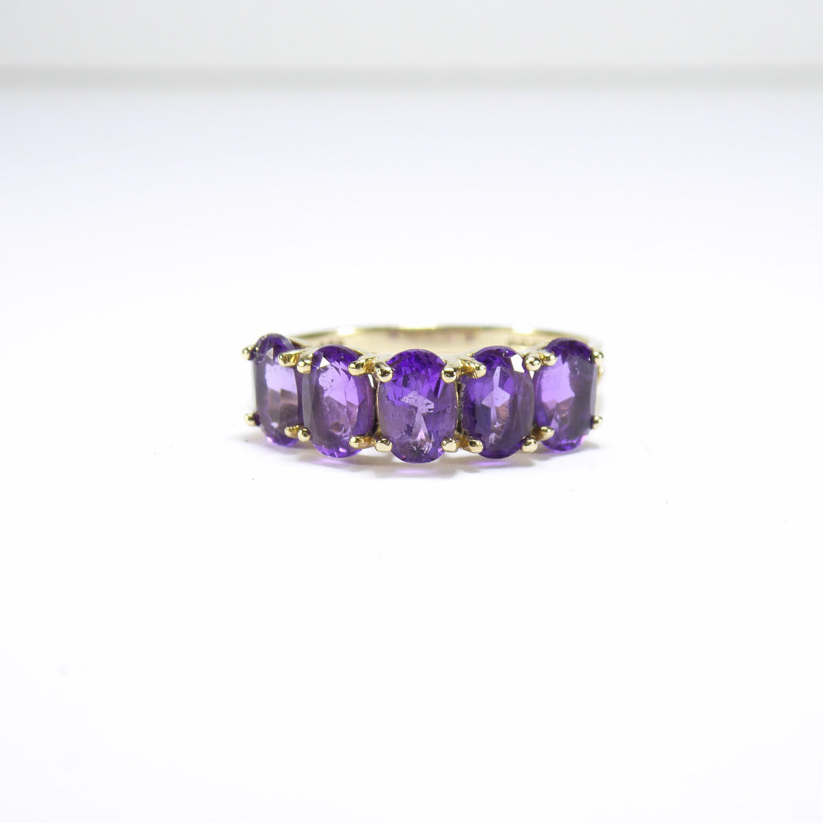 Vintage British Amethyst Ring , 9k Solid Gold ( UK P , US 7.5 , 16mm )